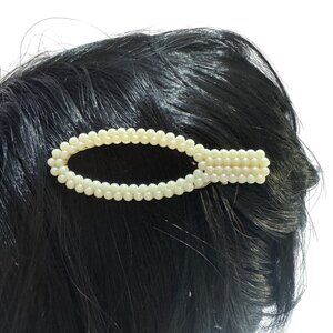 Oval Pearl Hair Clip Gold-Tone Lightweight Women’s Accessory New Elegant Design